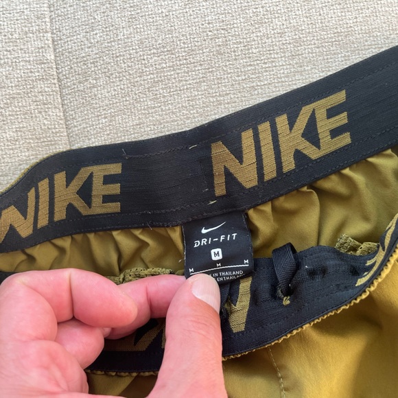 Nike Dri fit run green shorts M no liner - Picture 4 of 6